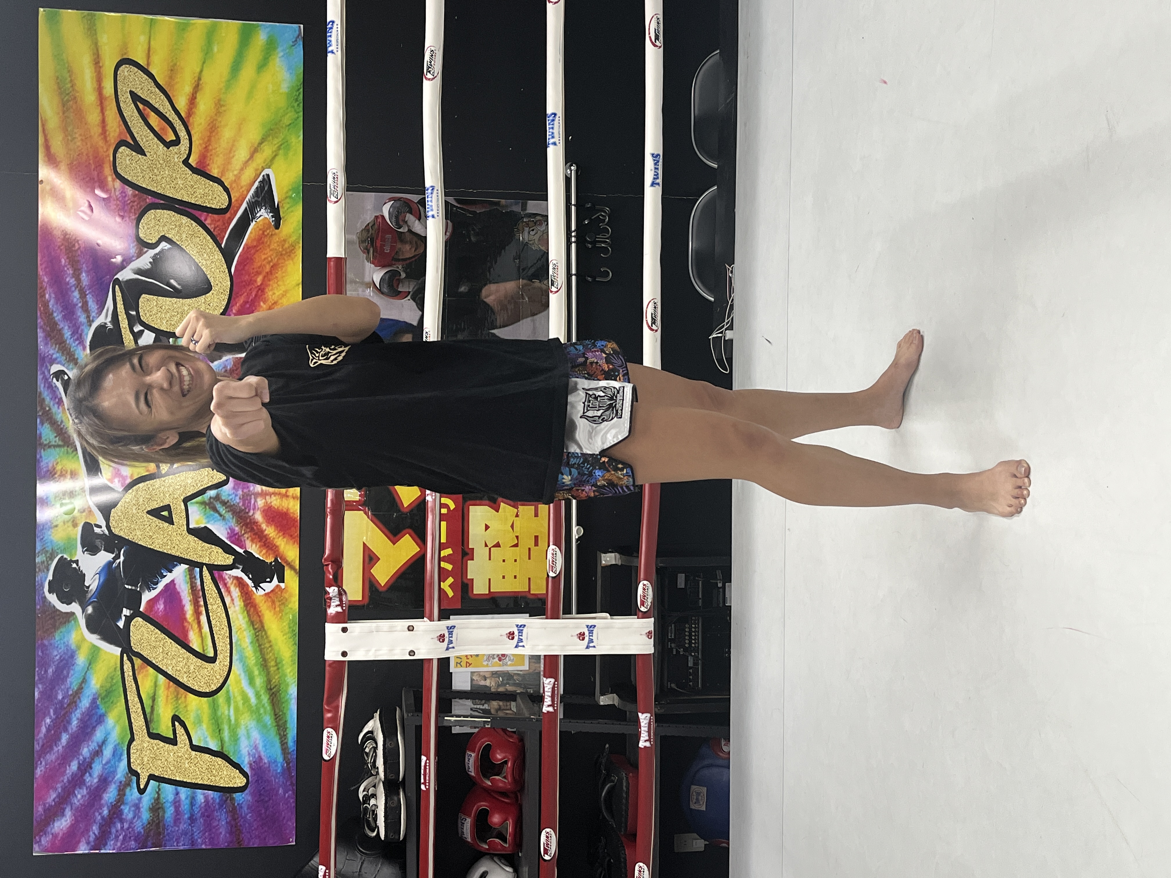 女性会員のミット打ち練習